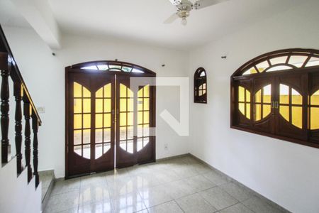 Sala de casa para alugar com 3 quartos, 330m² em Vila Avelina, Nova Iguaçu