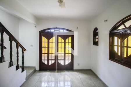 Sala de casa para alugar com 3 quartos, 330m² em Vila Avelina, Nova Iguaçu