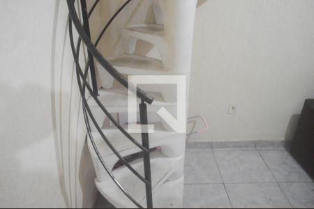 Escada de casa à venda com 4 quartos, 150m² em Vila Esperança, São Paulo