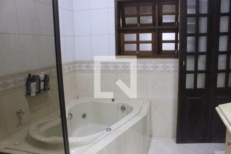Casa à venda com 315m², 4 quartos e 6 vagasBanheiro da Suíte 4
