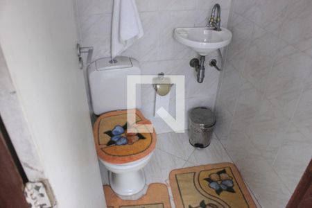 Casa à venda com 315m², 4 quartos e 6 vagasBanheiro da edícula