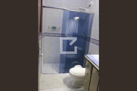 Casa à venda com 315m², 4 quartos e 6 vagasBanheiro da Suíte 2