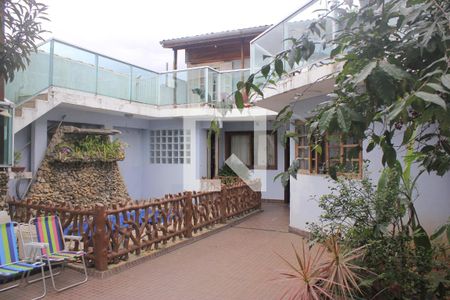 Casa à venda com 315m², 4 quartos e 6 vagasQuintal com piscina