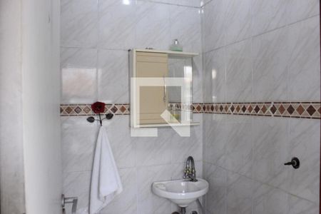 Casa à venda com 315m², 4 quartos e 6 vagasBanheiro da edícula
