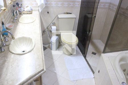 Casa à venda com 315m², 4 quartos e 6 vagasBanheiro da Suíte 4