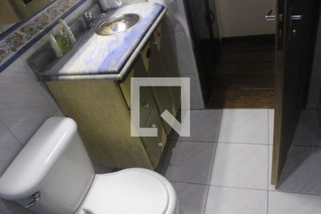 Casa à venda com 315m², 4 quartos e 6 vagasBanheiro da Suíte 2