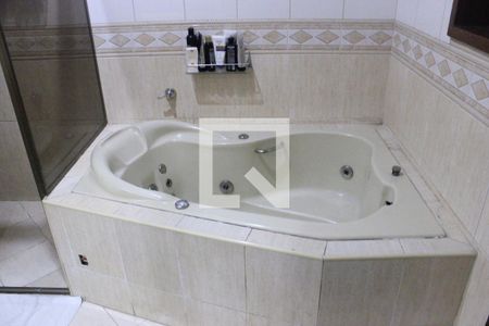 Casa à venda com 315m², 4 quartos e 6 vagasBanheiro da Suíte 4
