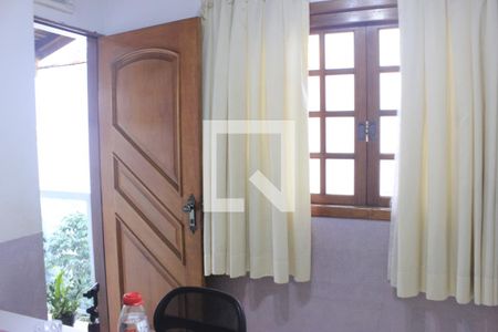 Casa à venda com 315m², 4 quartos e 6 vagasEdícula