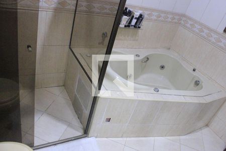 Casa à venda com 315m², 4 quartos e 6 vagasBanheiro da Suíte 4