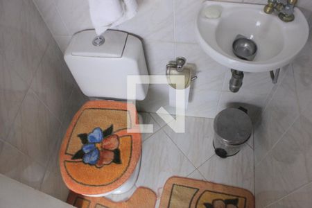 Casa à venda com 315m², 4 quartos e 6 vagasBanheiro da edícula
