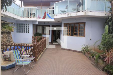 Casa à venda com 315m², 4 quartos e 6 vagasQuintal com piscina