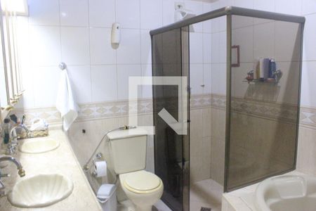 Casa à venda com 315m², 4 quartos e 6 vagasBanheiro da Suíte 4