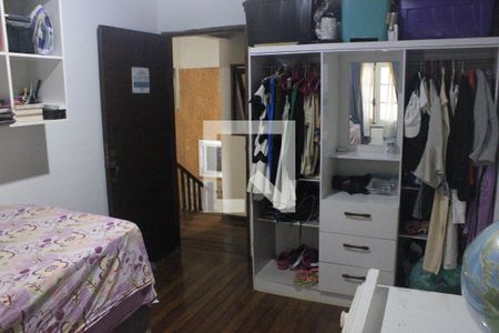 Casa à venda com 315m², 4 quartos e 6 vagasSuíte 2