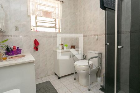 Banheiro de casa à venda com 3 quartos, 200m² em Vila Ipiranga, Porto Alegre