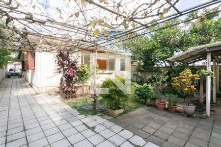 Garagem de casa à venda com 3 quartos, 200m² em Vila Ipiranga, Porto Alegre