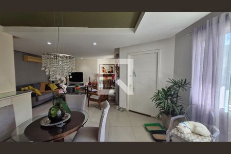 Sala de casa de condomínio à venda com 4 quartos, 200m² em Vargem Pequena, Rio de Janeiro