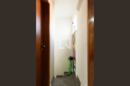 Escada de casa de condomínio para alugar com 2 quartos, 75m² em Itaquera, São Paulo
