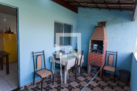 varanda  de casa à venda com 3 quartos, 360m² em Oitis, Contagem