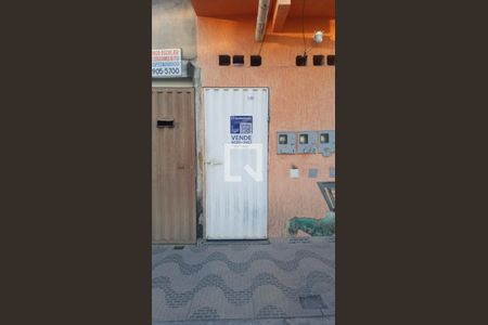 plaquinha instalada de casa à venda com 3 quartos, 360m² em Oitis, Contagem