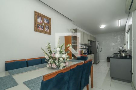 Cozinha de casa à venda com 2 quartos, 330m² em Santa Maria Goretti, Porto Alegre