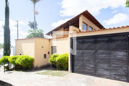 Fachada de casa à venda com 4 quartos, 700m² em Garças, Belo Horizonte