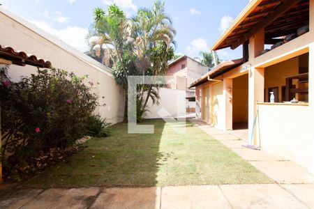 Quintal de casa à venda com 4 quartos, 700m² em Garças, Belo Horizonte