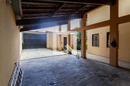 Garagem de casa à venda com 4 quartos, 700m² em Garças, Belo Horizonte