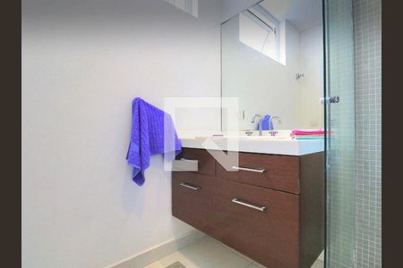 Banheiro da suíte 1 de apartamento à venda com 2 quartos, 96m² em Leblon, Rio de Janeiro