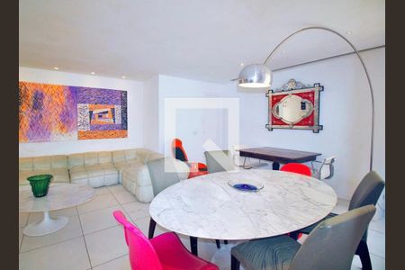 Sala  de apartamento à venda com 2 quartos, 96m² em Leblon, Rio de Janeiro