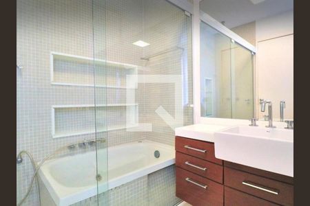 Banheiro da suíte 2 de apartamento à venda com 2 quartos, 96m² em Leblon, Rio de Janeiro