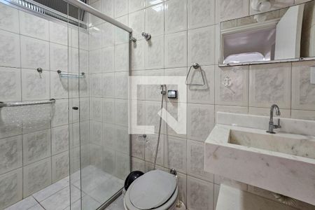 Banheiro de apartamento para alugar com 1 quarto, 71m² em Centro, Guarujá