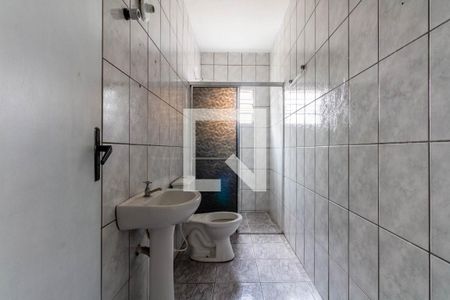 Banheiro de casa para alugar com 1 quarto, 35m² em Capão Redondo, São Paulo