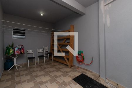 Garagem de casa à venda com 3 quartos, 240m² em Parada Inglesa, São Paulo