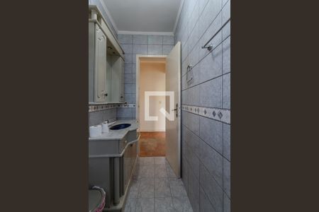Banheiro de apartamento à venda com 2 quartos, 59m² em Cristal, Porto Alegre