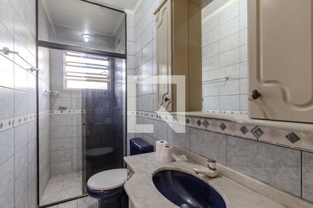 Banheiro de apartamento à venda com 2 quartos, 59m² em Cristal, Porto Alegre