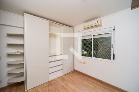 Suíte de apartamento para alugar com 2 quartos, 69m² em Vila Ipiranga, Porto Alegre