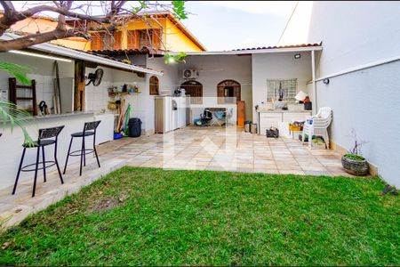 Área externa de casa à venda com 3 quartos, 110m² em Buritis, Belo Horizonte