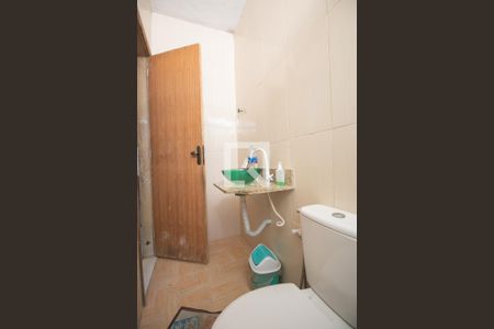 Banheiro de casa de condomínio para alugar com 2 quartos, 65m² em Galo Branco, São Gonçalo