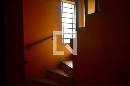 Escadas de casa para alugar com 4 quartos, 221m² em Planalto Paulista, São Paulo