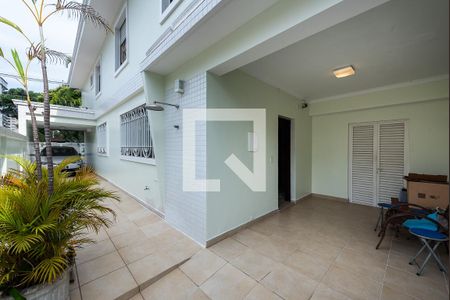 Garagem de casa para alugar com 5 quartos, 500m² em Embaré, Santos