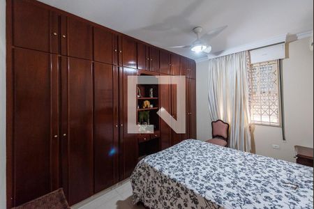 Suíte de casa para alugar com 5 quartos, 500m² em Embaré, Santos