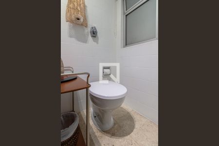 Lavabo de apartamento para alugar com 3 quartos, 145m² em Moema, São Paulo