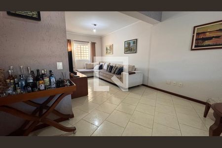 Sala de casa à venda com 3 quartos, 200m² em Parque da Figueira, Campinas