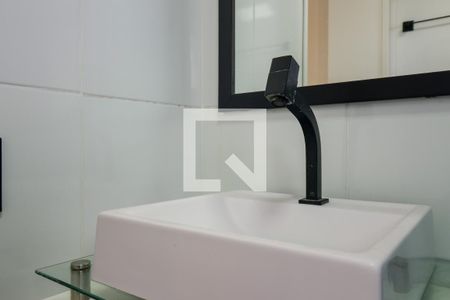 Banheiro de casa para alugar com 1 quarto, 50m² em Jardim Freitas Junior, Taboão da Serra