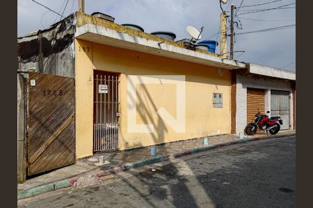 Fachada de casa para alugar com 1 quarto, 50m² em Jardim Freitas Junior, Taboão da Serra
