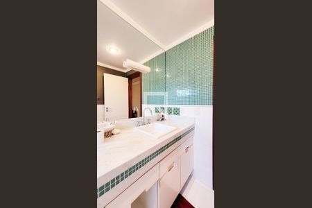Banheiro da Suíte 2 de casa de condomínio à venda com 4 quartos, 680m² em Vila Bressani, Campinas