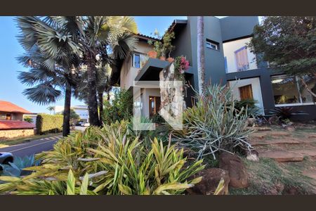 Fachada de casa de condomínio à venda com 4 quartos, 680m² em Vila Bressani, Campinas
