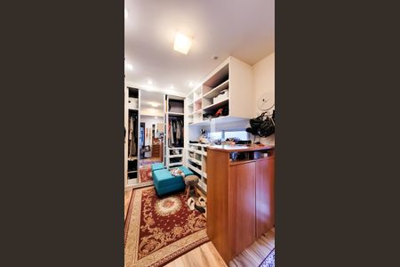 Suíte master de casa de condomínio à venda com 4 quartos, 680m² em Vila Bressani, Campinas