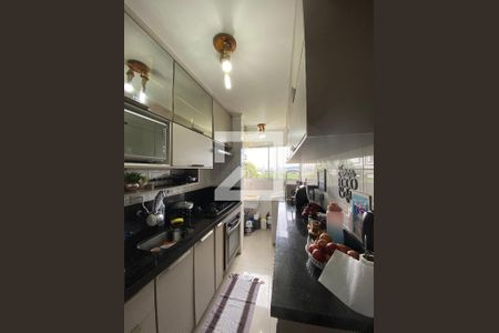 Cozinha de apartamento à venda com 2 quartos, 54m² em Jardim Vila Galvao, Guarulhos