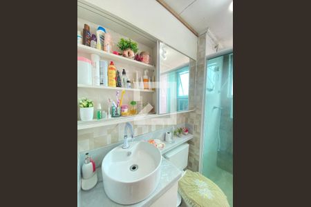Banheiro Social de apartamento à venda com 2 quartos, 54m² em Jardim Vila Galvao, Guarulhos